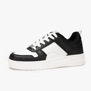 Lucky Step Fashion Sneakers Black and White